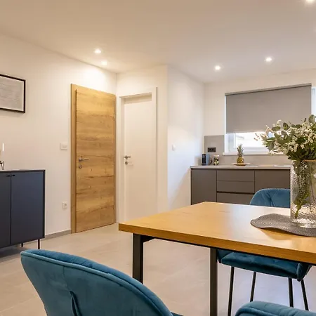 Centar 2 * Vela Luka