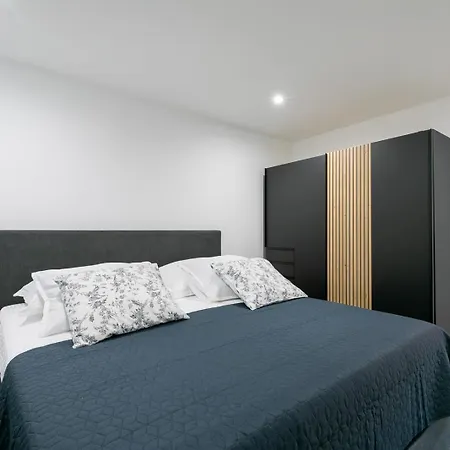 Apartman Centar 2 *