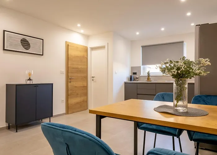 Centar 2 * Vela Luka